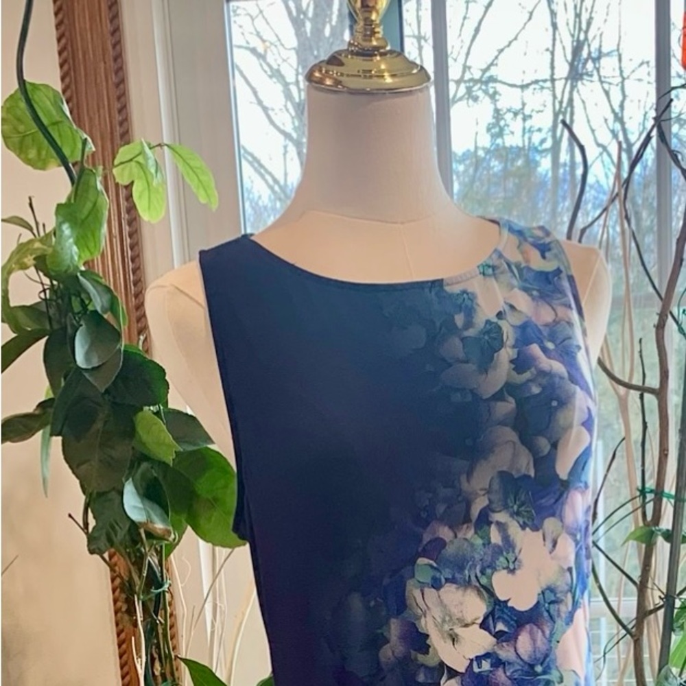 Julia Jordan size 4 floral print maxi dress. Beautiful print, stretchy material